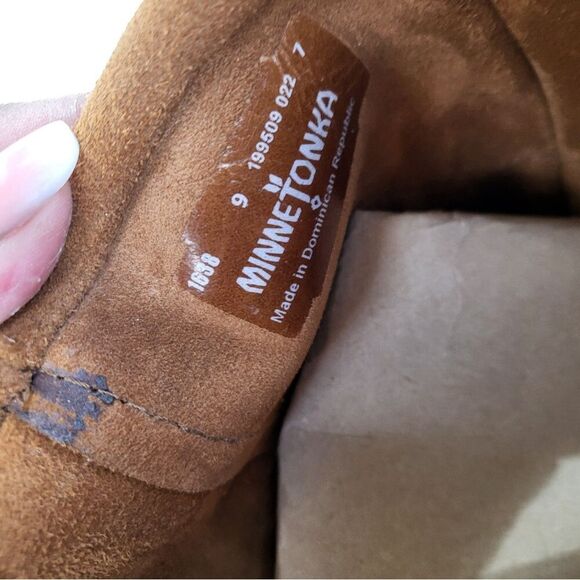 Minnetonka Women's Shoes 3 Layer Fringe Boot Taupe Size 9 - Picture 7 of 11